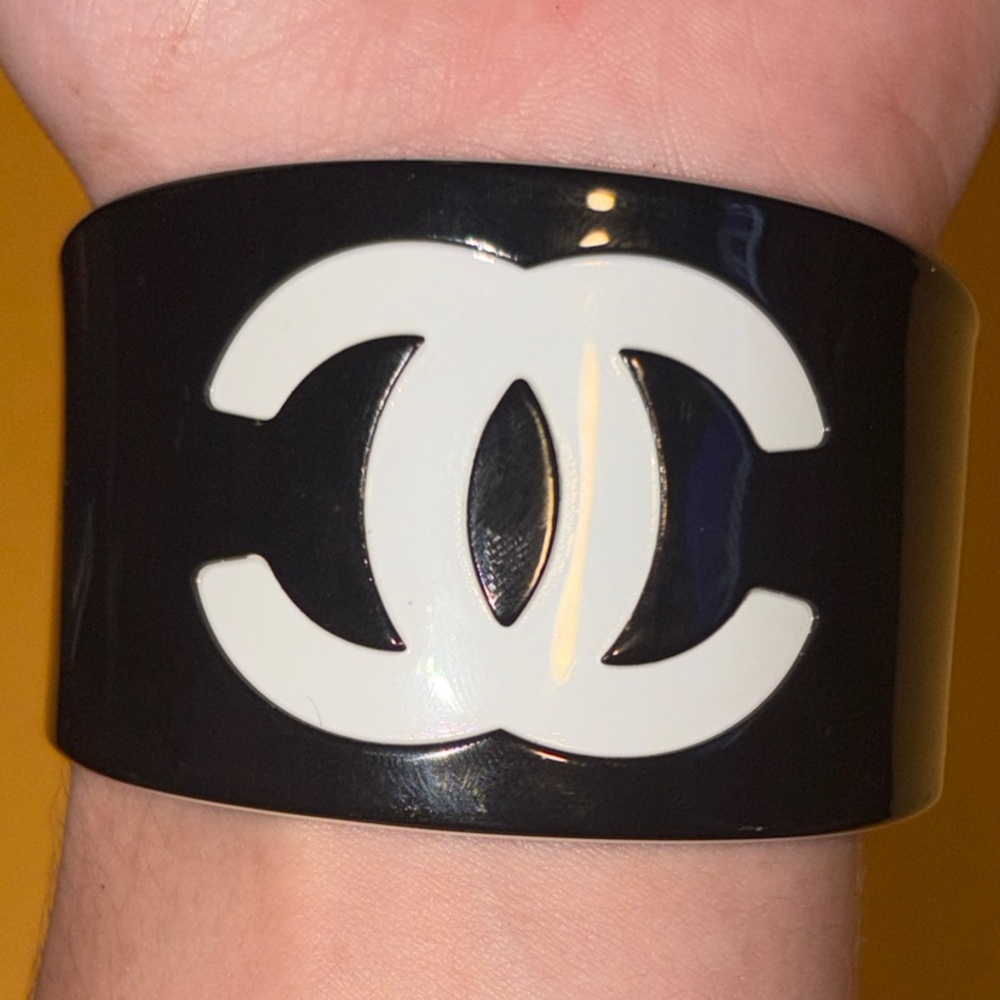 🖤🤍 CC 🤜🏼 Cuff🫸🏼 - 🆕 - Picture 6 of 7